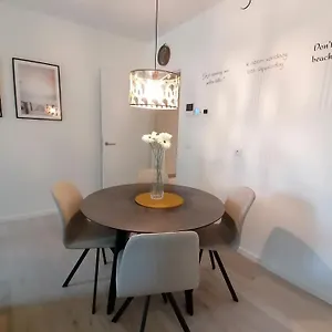 Bartine - Modern And Spacious Flat Near The Sea, Free Parking Space Appartement